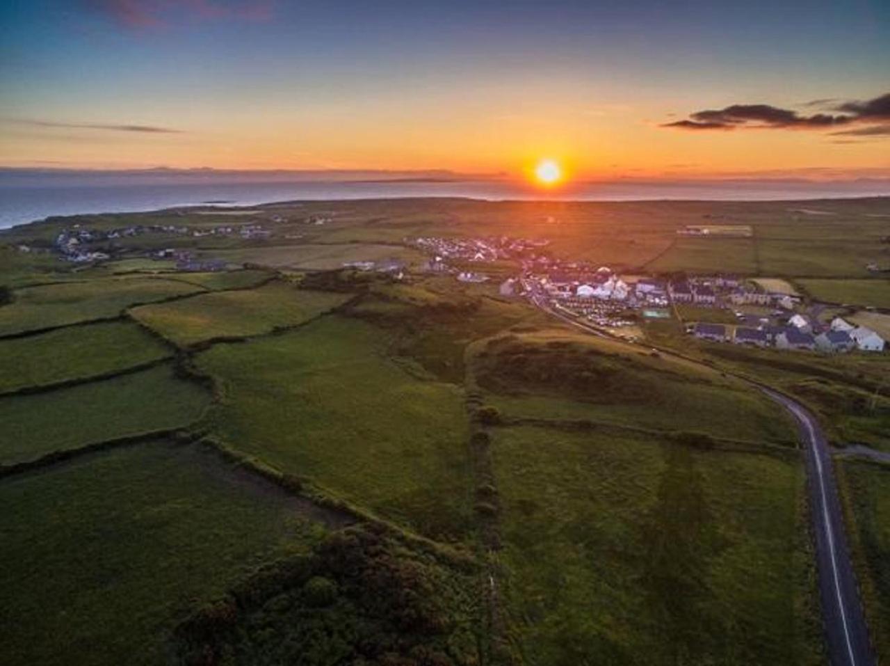 Elfin Cottage Doolin Exteriör bild